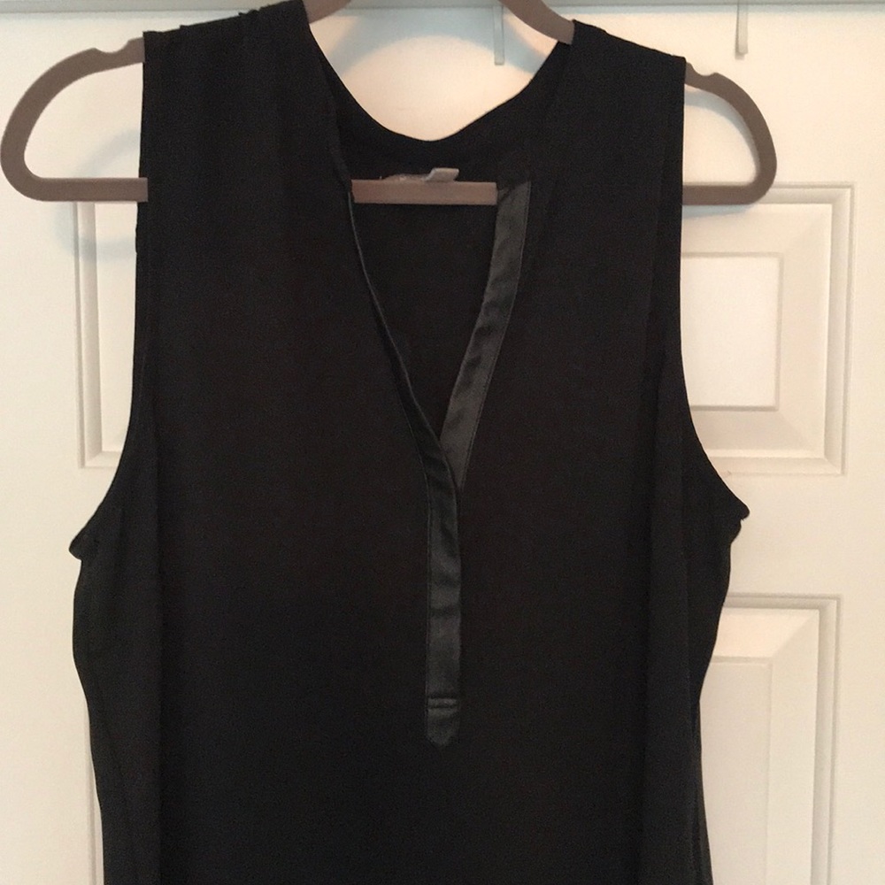 BANANA REPUBLIC Leather detail V-neck